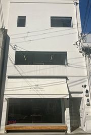 the newly　MISTER HOLLYWOOD 3F 多目的スペースの外観の写真