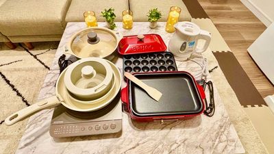 IH土鍋セット（有料）、たこ焼き器・ホットプレート（有料）、IHフライパン・鍋、電気ケトルをご用意しています。 - グッドワン心斎橋 グッドワン心斎橋ToBeFree未成年🆗防カメラ🈚️出入🆓の設備の写真
