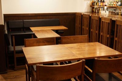 テーブル席、ソファ席 - 麻布十番 BAR 新海 BAR仕様のレンタルスペース｜各種撮影、会議、セミナーなどに◎の設備の写真