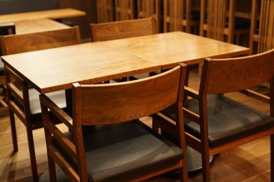 テーブル席 - 麻布十番 BAR 新海 BAR仕様のレンタルスペース｜各種撮影、会議、セミナーなどに◎の設備の写真
