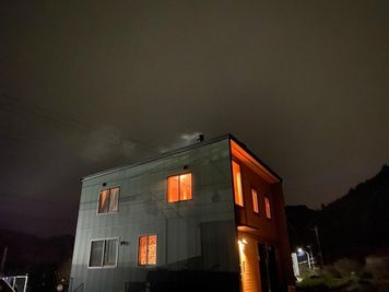 ガルバニウム鋼板のおしゃれな外壁
。目立ちます！ - Fujilog 貸別荘《家電・調理器具・食器が揃うホームパーティ向けの部屋です》の外観の写真