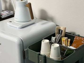 ミネラルウォーター、コーヒー、緑茶が無料！ - 1SBC　熊本会議室 貸し会議室の設備の写真