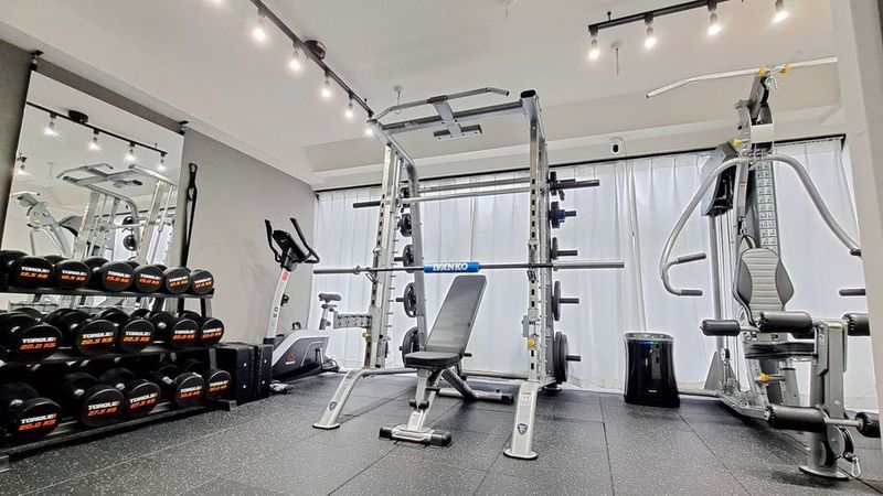 パーソナルトレーニング専用レンタルジム - INDEPENDENT GYM 用賀店