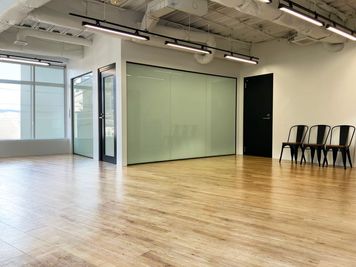 【約56.7㎡の広さがあるので、複数人で利用しても余裕があります】 - TIME SHARING 渋谷 VORT渋谷桜丘 2Aの室内の写真