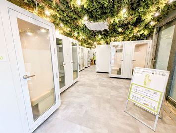 🌟ワークショップ・展示会・趣味🌟【学芸大学駅徒歩2分｜40名利用可！】区画分けされたフロアを貸切/Wi-Fi/電源/モニター - FEEEP 学芸大学駅東口店