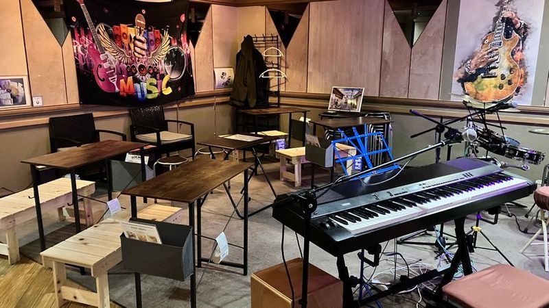 JR伊東駅徒歩7分！地下練習スタジオ 徒歩圏内‼️ - BAROHMYOUSIC（バローミュージック）