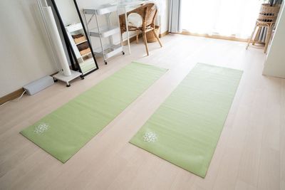 ヨガマット２セット - 武蔵小杉2分完全個室プライベートサロンkaede🌿🍁 マッサージ・施術等に最適！武蔵小杉レンタルサロンKaedeの設備の写真
