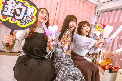 応援うちわやペンライトが揃っているので、「手ぶらで推し活」も可能です。  - SP515 シェアスぺfiore心斎橋の室内の写真