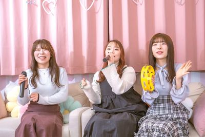 「何でも揃うルーム」らしく、何とカラオケま で完備！
 - SP515 シェアスぺfiore心斎橋の室内の写真