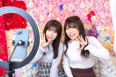 LED リングライトは 2 本ご用意していますので、写真のように SNS の配信スペースとしてもご利用いただけます。  - SP515 シェアスぺfiore心斎橋の室内の写真