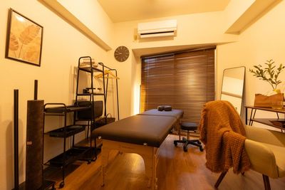 照明の色は調整可能です - レンタルサロン「corelabo」の室内の写真