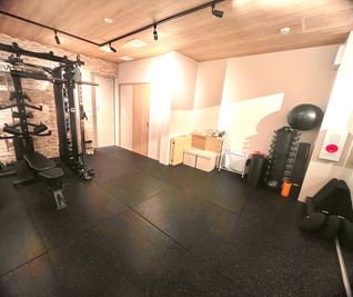 全体の雰囲気 - AND gym AND gym Tokyo 中河原店 /  完全プライベート空間の室内の写真