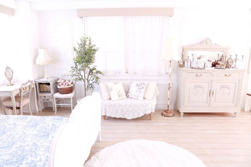 本格アンティーク家具が彩る撮影スタジオ - Studio EASTRIVER｜イーストリバー秋葉原