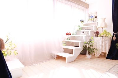 Studio EASTRIVER｜イーストリバー秋葉原 本格アンティーク家具が彩る撮影スタジオの室内の写真