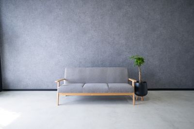 3人掛けのソファーです。 - STUDIO QOQO STUDIO QOQO【スタジオ ココ】大阪あびこ店の室内の写真