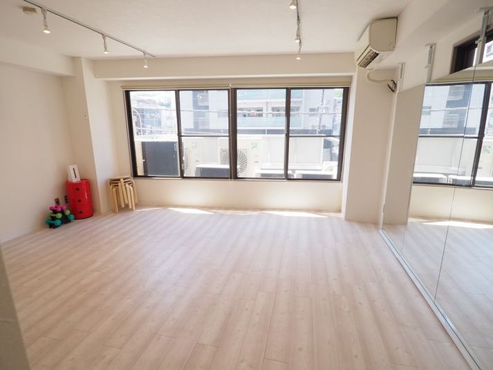 横浜ダンススタジオMOSH PIT黄金町店 - 【黄金町店】黄金町駅1分　阪東橋駅4分【楽器OKなスタジオ】