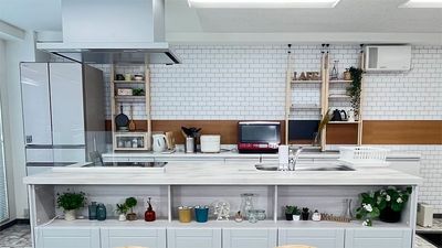ダイニングテーブル有り、食器や調理器具多数完備。 - 押上キッチンスタジオ 押上 キッチンスタジオの室内の写真