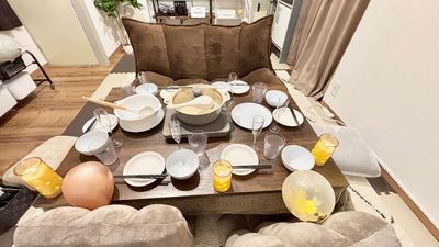 鍋パの様子です。6名様までお座りいただけます🍲 - グッドワン十三　スマイルーム グッドワン十三スマイルーム　未成年🆗防犯カメラ🈚️映画鑑賞◎の設備の写真