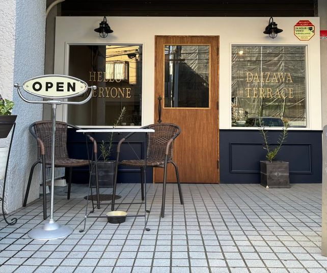 下北沢のレトロなガレージ風カフェ&撮影スタジオ - Daizawa Terrace