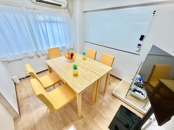 NEW＜オレンジ会議室🍊広島駅前＞【室内動画あり】⭐️ｲﾝﾎﾞｲｽ対応⭐️静か落ち着くお部屋⭐️ｴﾚﾍﾞｰﾀｰ⭐️11F最上階 - ＜オレンジ会議室 広島駅前＞