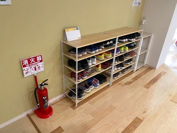 約30足入る下駄箱 - レンタルスタジオPiatto獨協大学前駅前店の設備の写真