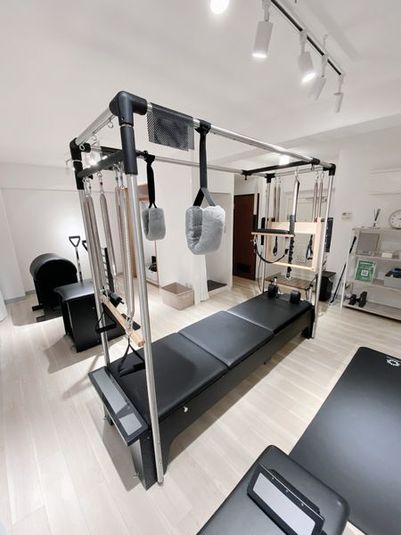 室内全体 - Pilates Studio Lui 恵比寿店 【基本プラン】キャフォーマー・チェア・バレル完備の室内の写真