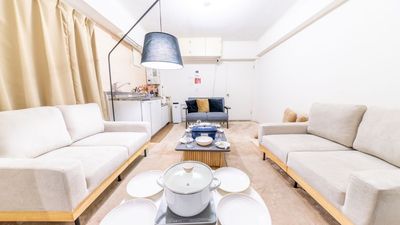 シュシュ天満パーティ🎂女子会💕ママ会✨デート❤️ STM💛女子会✨推し活✨誕生日会✨ママ会【8~15名専用】の室内の写真