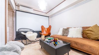 シュシュ天満パーティ🎂女子会💕ママ会✨デート❤️ STM💛女子会✨推し活✨誕生日会✨ママ会【8~15名専用】の室内の写真