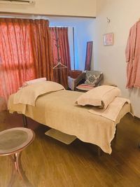 夕方からがお得！！【池袋駅5分】電動ベッド・備品多数・完全個室・池袋口コミNo.１・セラピー・ヒーリングにピッタリ - Takanakkoレンタルサロン