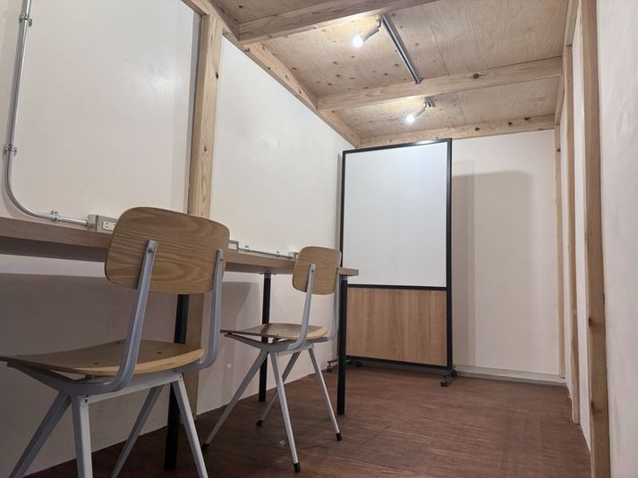 個室（定員２名） - コワーキングスペース＆レンタル会議室「コモールカフェ別府」