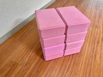 ヨガブロックは８個
追加のリクエストがあれば、スペース内ノートにご記入ください。 - Dr.YogaSta　小岩レッスンスタジオ Dr.YogaSta小岩レッスンスタジオの室内の写真