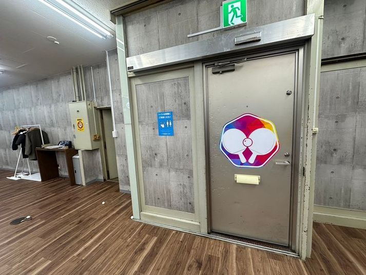 BUZZピンポン 清水店 1時間200円！！ 手軽に卓球BUZZピンポン清水店 コート3の室内の写真