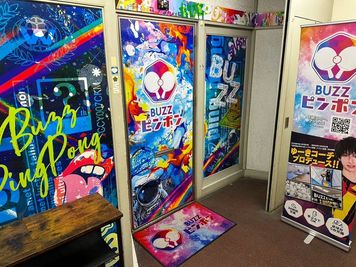 BUZZピンポン 清水店 1時間200円！！ 手軽に卓球BUZZピンポン清水店 コート3の室内の写真