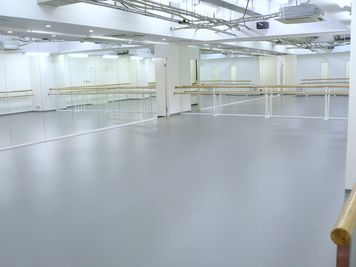 およそ14m × 7mのスタジオです - 天神橋筋ダンススタジオ ルシア