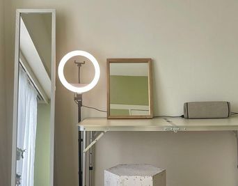メイクルームセッティング: 2部屋あるので1部屋を控え室やメイクルームとしてアレンジして利用も可能です。 - YUSHIMA STUDIO 701 YUSHIMA STUDIO　|　自然光◎南向き撮影スタジオの設備の写真