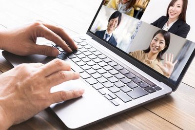 オンラインでのミーティング！
(イメージ画像) - Ready Room センター北、貸し会議室の室内の写真