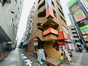 いいオフィス高円寺 【高円寺駅から徒歩1分】1名個室(個室11)の外観の写真