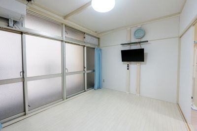 TVは地上波は映りません。YouTubeなどを視聴できます。 - 東三国キッズレンタルスペースの室内の写真