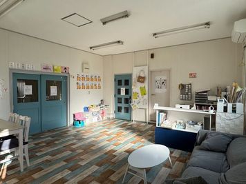 受付側 - Dance&Yoga Studio Sunny Piece 鏡・音響完備のレンタルダンススタジオ（更衣室・待合室あり）の室内の写真