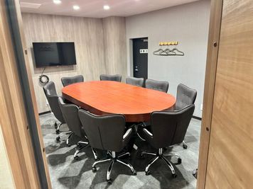 【¥990/30分！目黒駅東口徒歩1分】モニター・フリードリンク付き10名会議室（Room C）※予約時間前は入室不可 - いいオフィス目黒