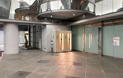 2階エントランスに設置 - CHATBOX六甲アイランドビル 【CHATBOX六甲アイランドビル】No.1の入口の写真