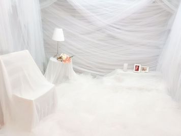 【Room B】たっぷりなレースが美しいお部屋です。中に立つと雲の上にいるみたい♪ - L-studio L-studio｜RoomBの設備の写真