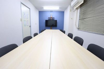 会議室タイプ - リンクスペース新宿御苑前駅前の室内の写真