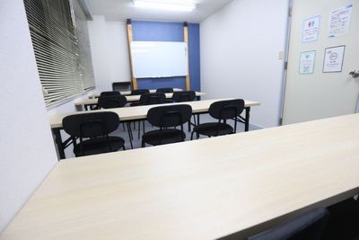 セミナー・講習タイプ - リンクスペース新宿御苑前駅前の室内の写真