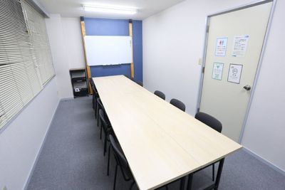会議室タイプ - リンクスペース新宿御苑前駅前の室内の写真