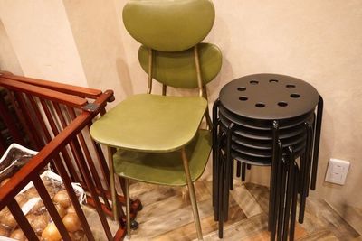椅子は背もたれつきが18脚とスツール椅子が6脚です♪ - Moff room🧸《下北沢店》 Moff room 〈下北沢店〉の設備の写真