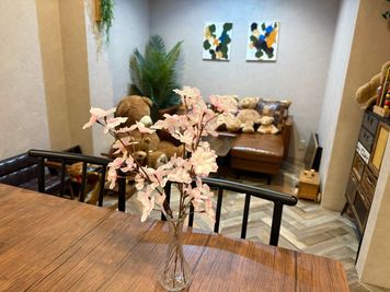 季節に応じた飾りもございます🌸♪ - Moff room🧸《下北沢店》 🧸Moff room🧸1〜15名様ママ会向けスペースの室内の写真
