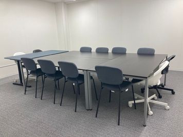YAMATO BASE　奈良 【～12名】オフィスD（会議、商談、面接、各種教室等）の室内の写真