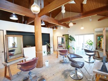 美容師NaluMele 【美容師さん向け】セット面レンタルの室内の写真