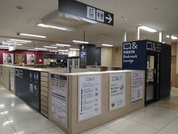 MIRAIYA Bookmark Lounge 市川妙典店 しきりのある席23の外観の写真